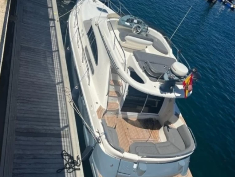 Hire a Sealine Sealine 350 Fly Sanxenxo