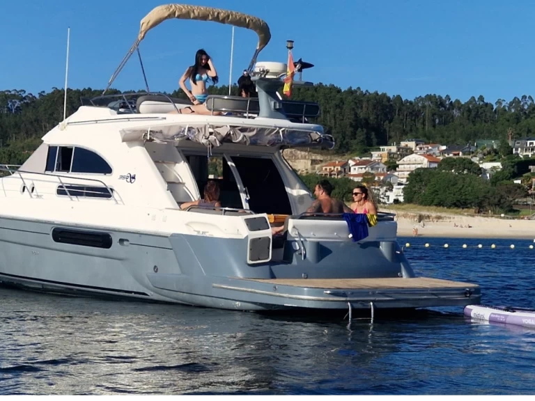 Yacht hire Sanxenxo cheap Sealine 350 Fly
