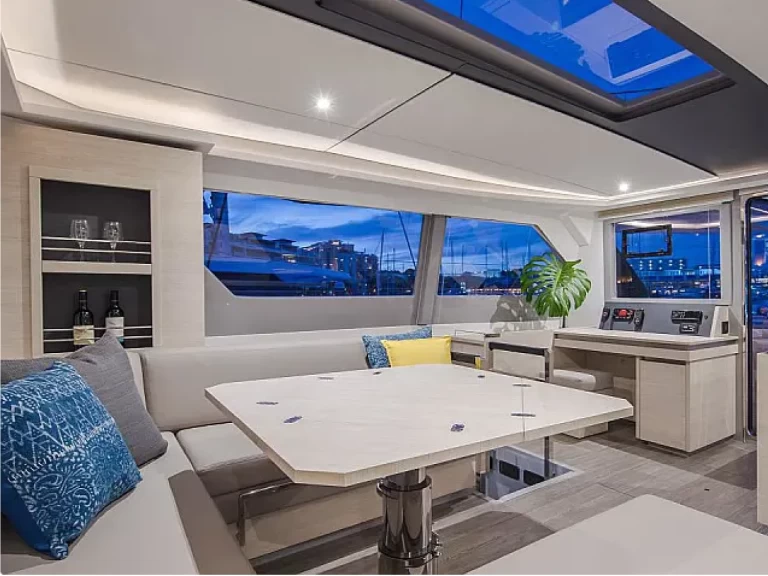 Catamaran hire in Nassau - Leopard Leopard 50