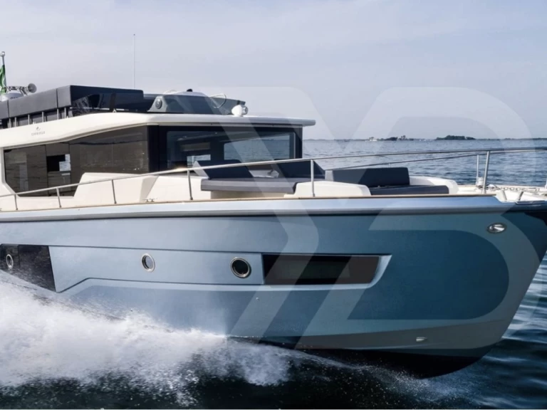 Charter a Cranchi Eco Trawler Long Distance 43 in Marina de Portimão on Samboat