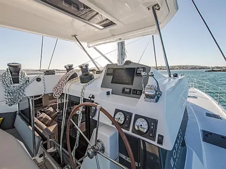 Hire Catamaran Leopard with a boat licence