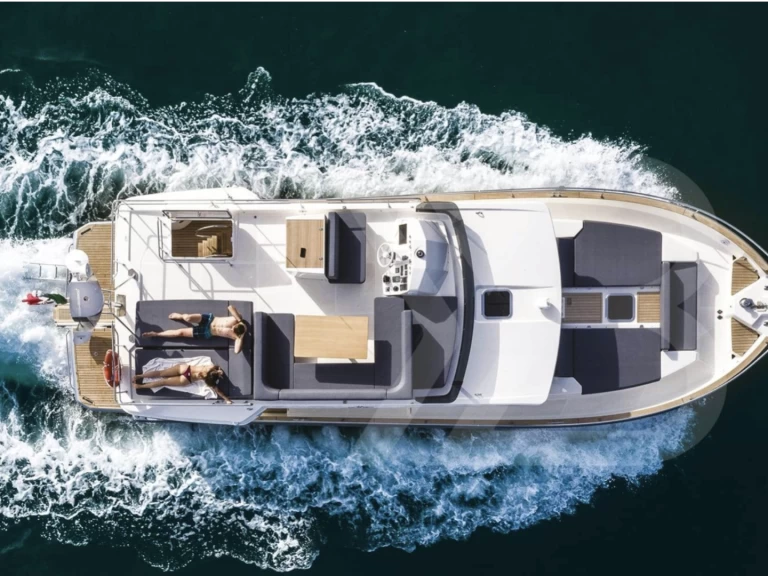 Motorboat to hire Marina de Portimão at the best price