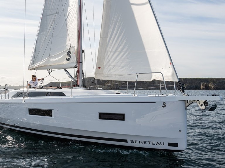 Yacht charter Furnari - Bénéteau Oceanis 37.1 on SamBoat