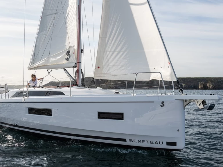 Yacht charter Furnari - Bénéteau Oceanis 37.1 on SamBoat