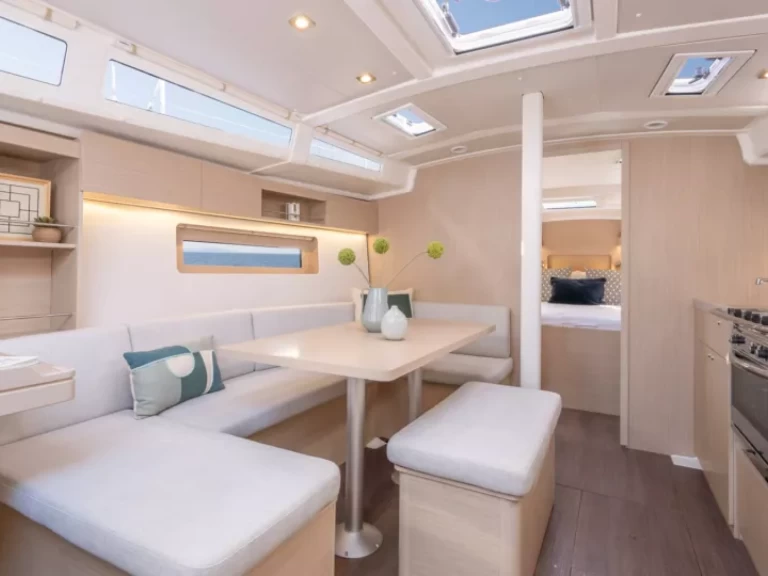 Hire a Bénéteau Oceanis 37.1 Furnari