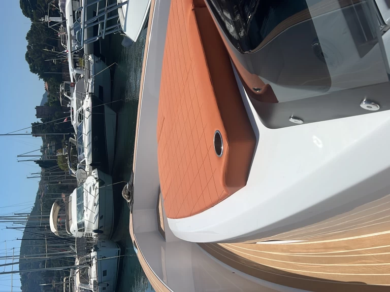 Motorboat hire in Mandelieu-la-Napoule - Pardo Yachts Pardo 38