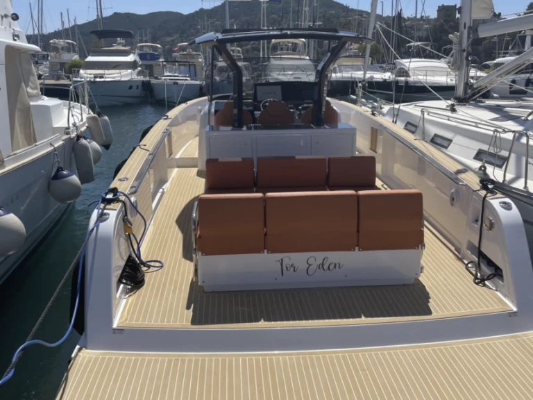 Charter a Pardo Yachts Pardo 38 in Mandelieu-la-Napoule on Samboat