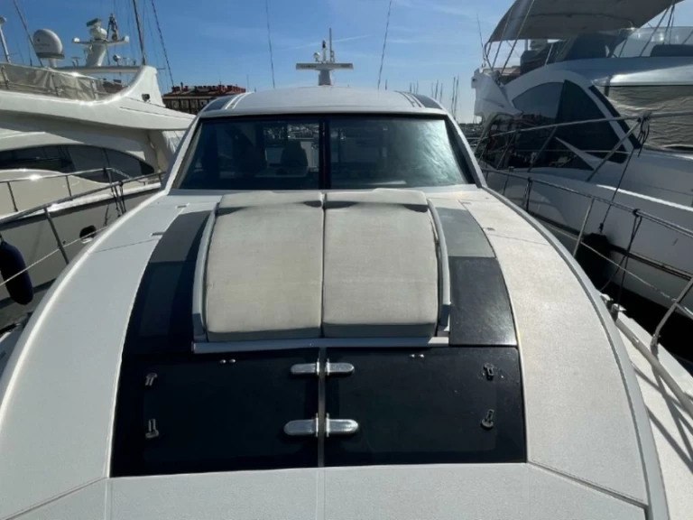 Luxury Yacht to hire Cannes at the best price