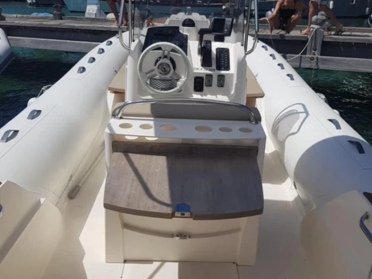 Hire a Capelli Tempest 700 Sun Hyères