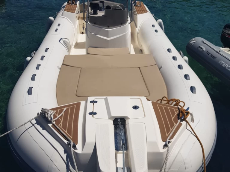 Yacht hire Hyères cheap Tempest 700 Sun