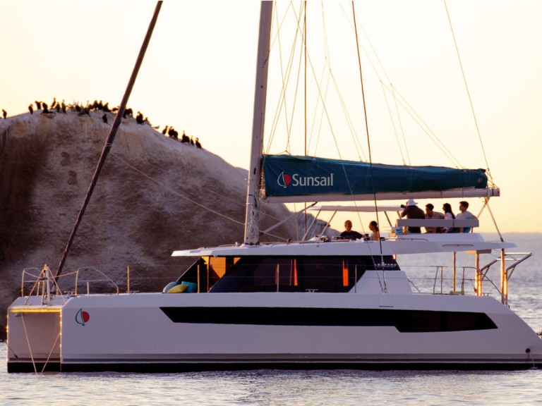 Hire Catamaran with or without skipper Leopard Raiatea