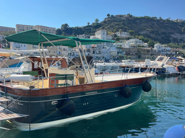 Hire a Nautica tirrenia Viveur 750 Naples