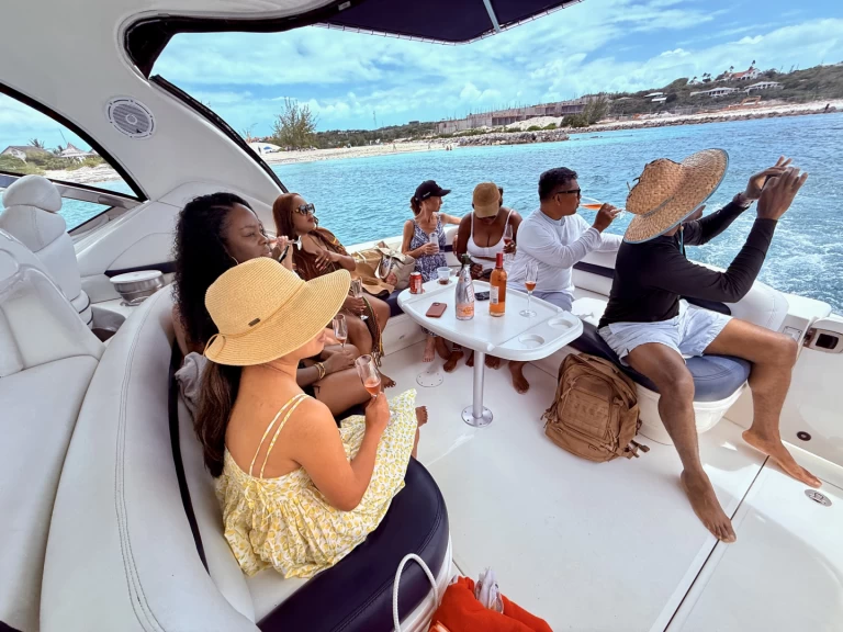 Charter a Sea Ray SUNDANCER 420 in Turks Islands on Samboat