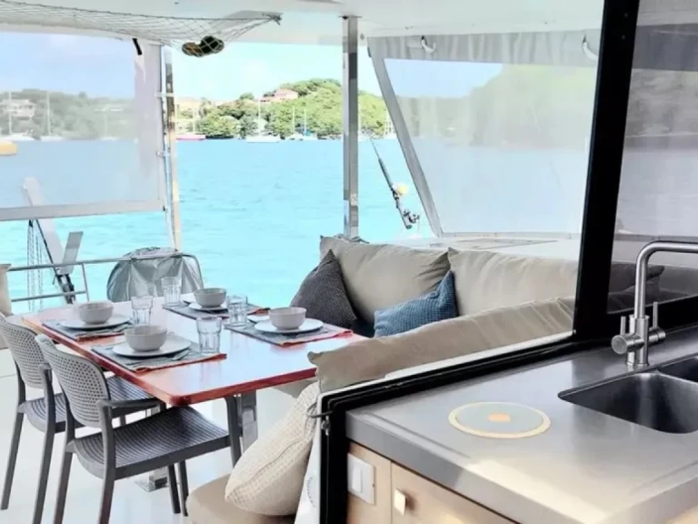 Yacht charter Ribishi - Fountaine Pajot Lucia 40 on SamBoat