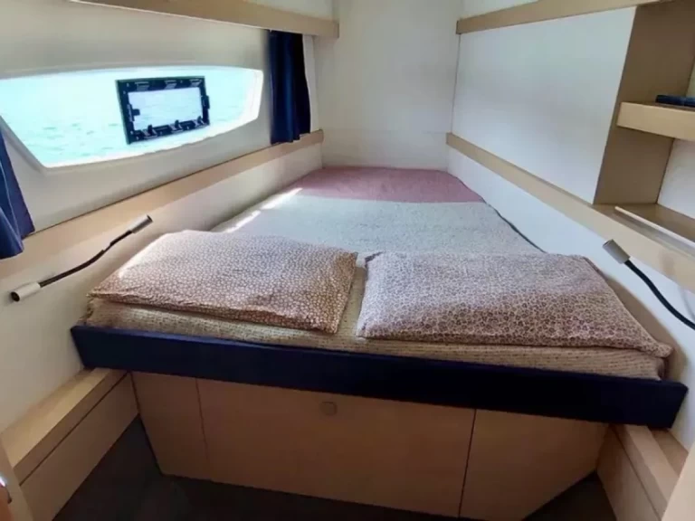 Hire a Fountaine Pajot Lucia 40 Ribishi