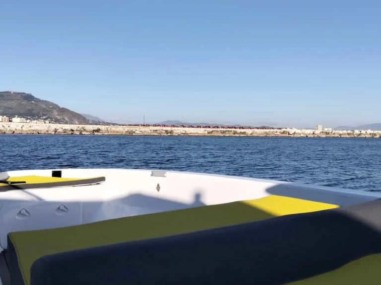 Hire Motorboat  with a boat licence