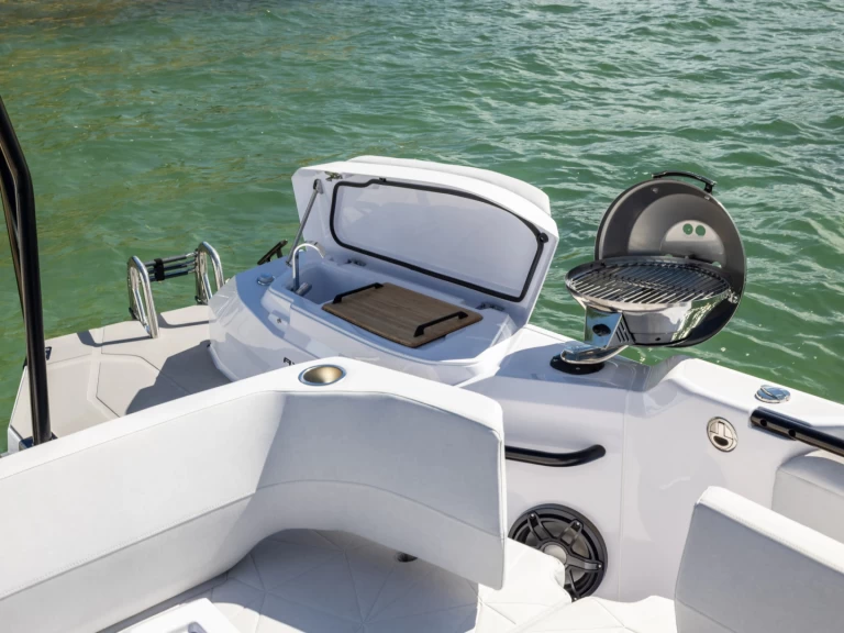 Charter a Axopar Axopar 29 CCX in Seget Donji on Samboat