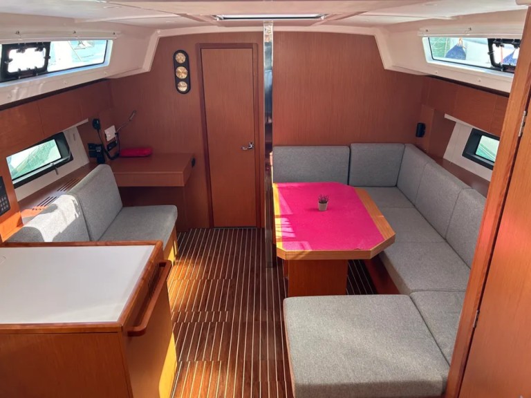 Hire a Bavaria Bavaria C42 Fethiye