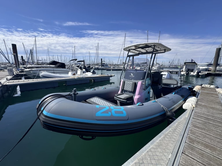 Charter a Highfield 660 Sport Edition Limitée Paris 2024 in La Rochelle on Samboat