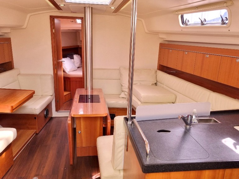 Hire a Hanse Hanse 415 Primošten