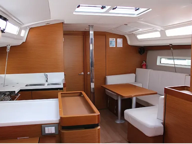 Yacht charter Marigot - Jeanneau Sun Odyssey 440 on SamBoat