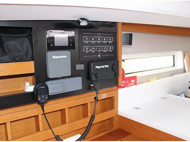 Hire a Jeanneau Sun Odyssey 440 Marigot