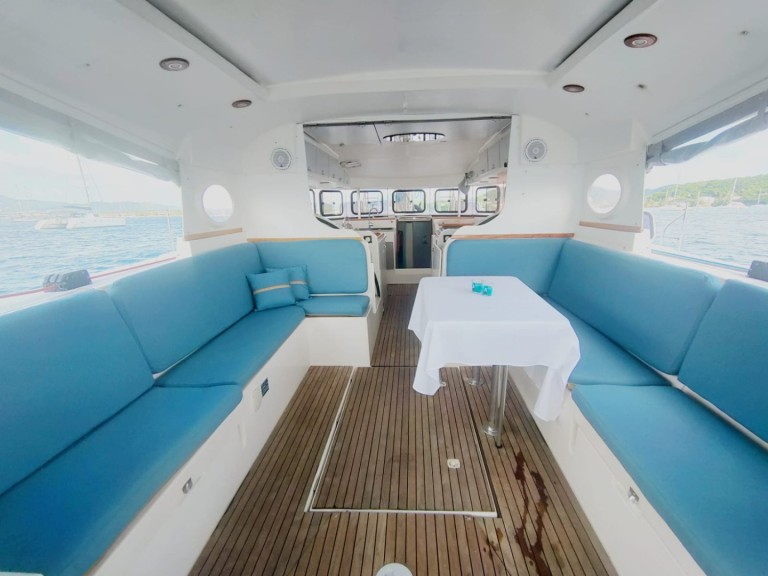 Yacht hire Primošten cheap Atoll 50