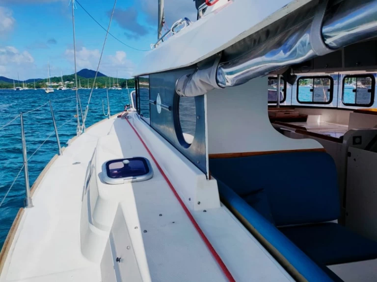 Sailboat hire in Primošten - Dufour Atoll 50