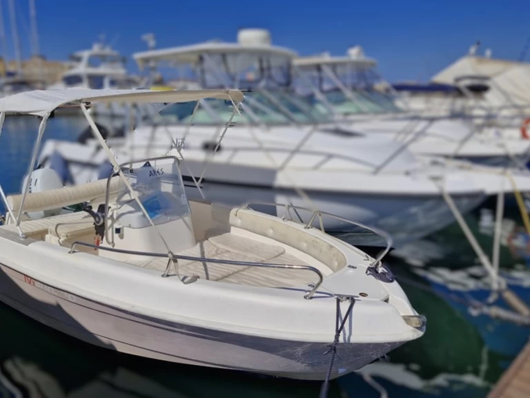 Yacht hire Porto di Alghero cheap marinello 520