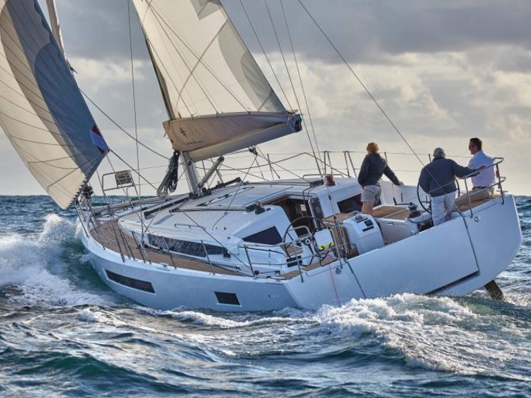 Sailboat to hire Salerno at the best price