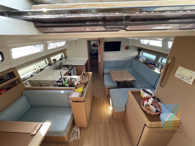 Sailboat to hire Salerno at the best price