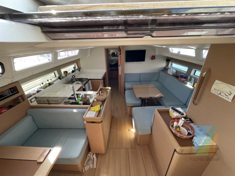 Sailboat to hire Salerno at the best price