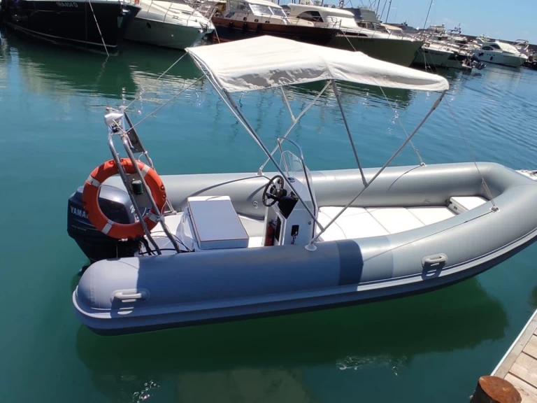 Hire a Mistral 500 Murta Maria