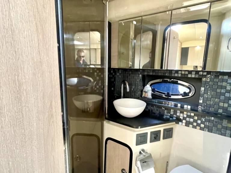 Hire Luxury Yacht with or without skipper Cruisers Hyères