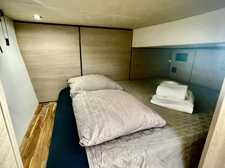 Luxury Yacht to hire Hyères at the best price