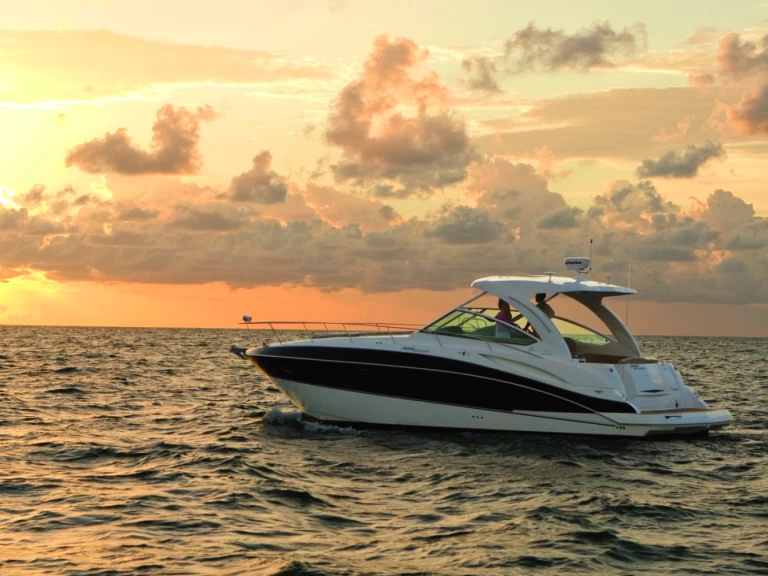 Yacht charter Hyères - Cruisers CRUISER YACHT 360 EXPRESS on SamBoat