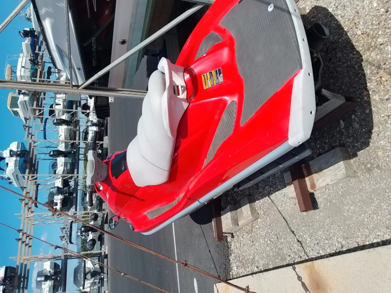 Charter a Yamaha Yamaha VX in Port Leucate on Samboat