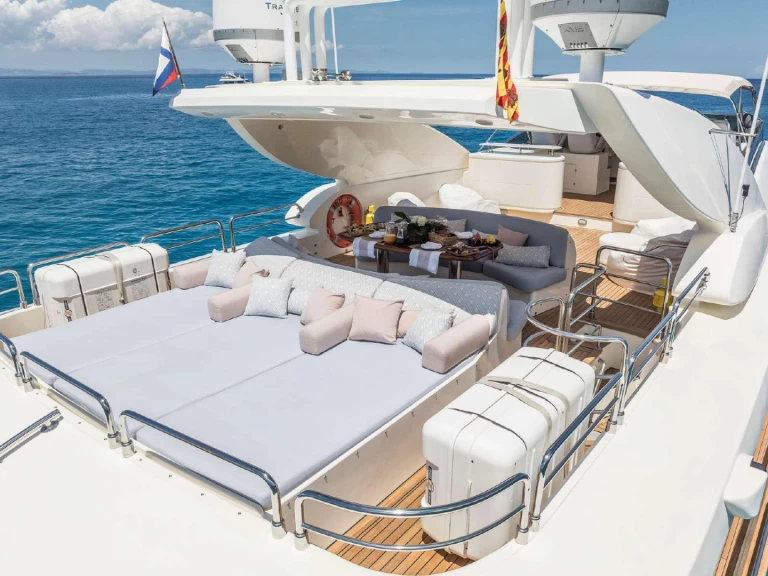 Yacht charter Sant Antoni de Portmany - Astondoa Astondoa 102 GLX on SamBoat