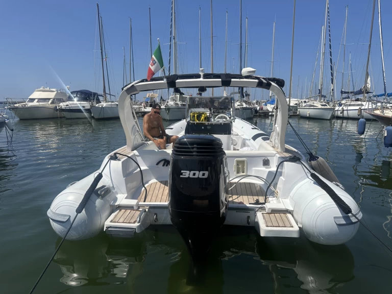 Charter a Legar 800 in Viareggio on Samboat