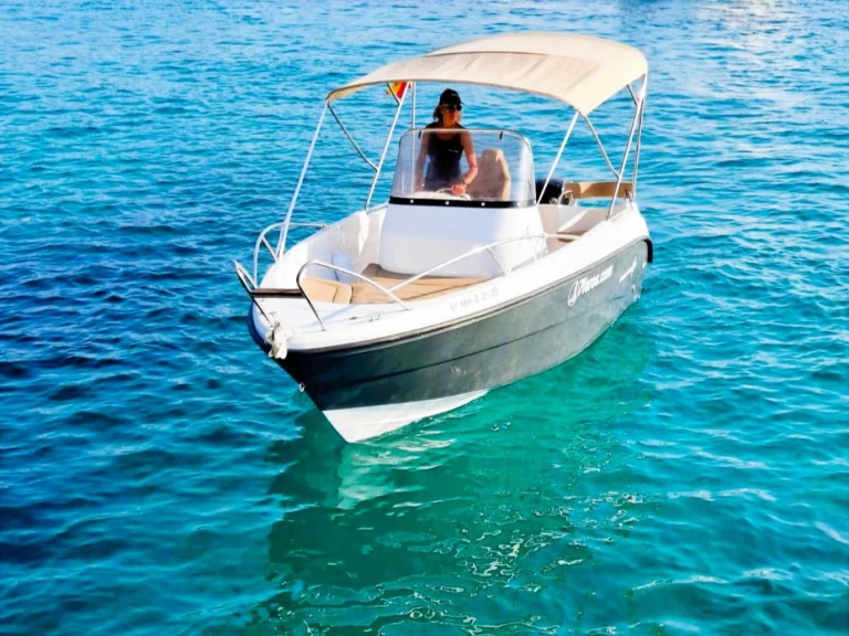 Hire Motorboat Polyester Yacht with a boat licence