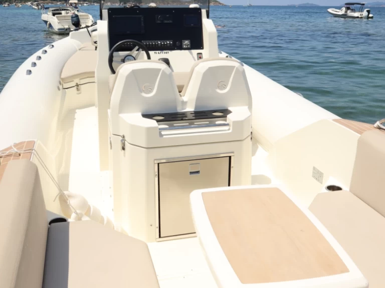 Hire RIB Capelli with a boat licence