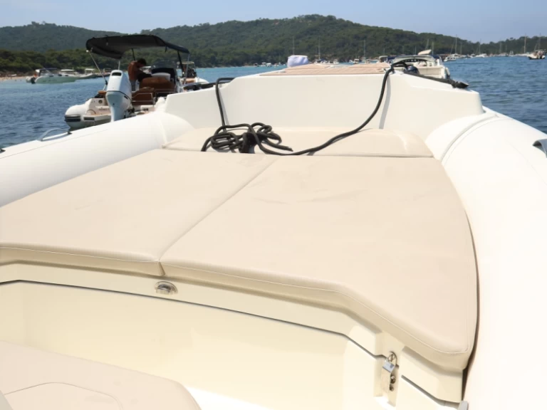 Yacht hire Hyères cheap Tempest 900 Open