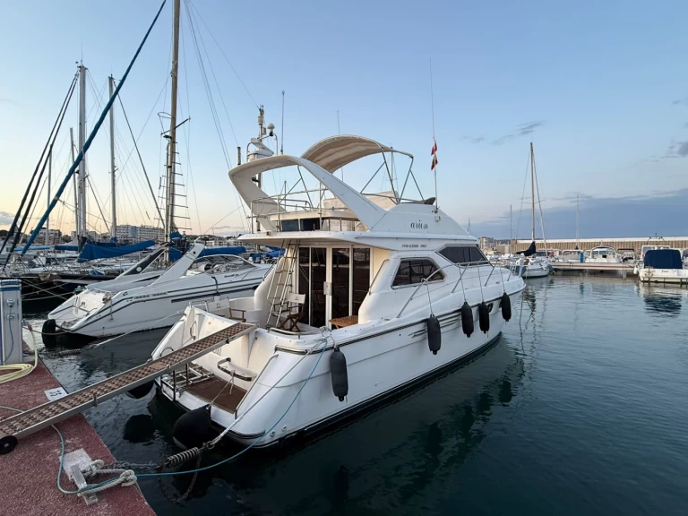 Yacht charter Coma-ruga - Princess Princess 360 Fly on SamBoat