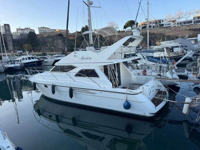 Hire Motorboat Princess with a boat licence