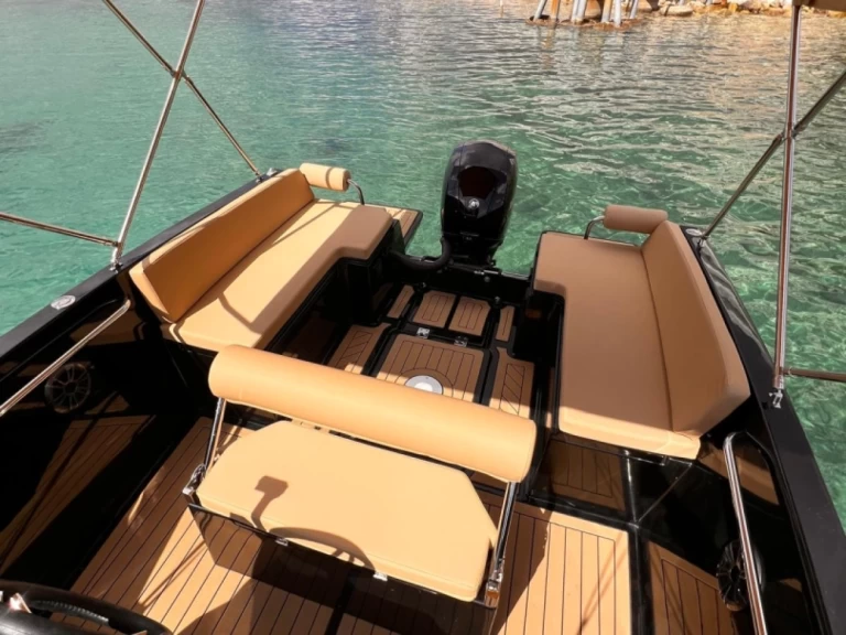 Yacht hire Santa Eulària des Riu cheap Nuva M6