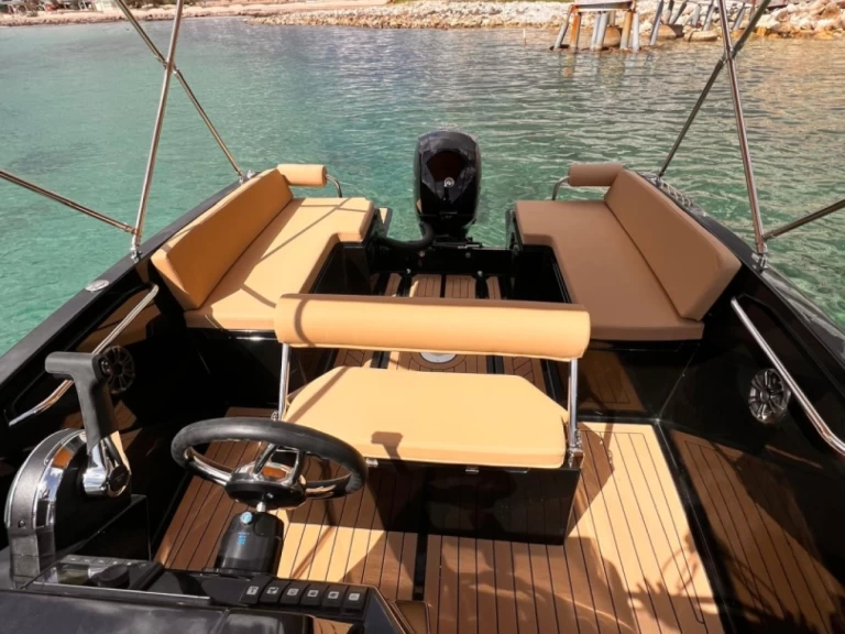 Charter a Nuva Nuva M6 in Santa Eulària des Riu on Samboat
