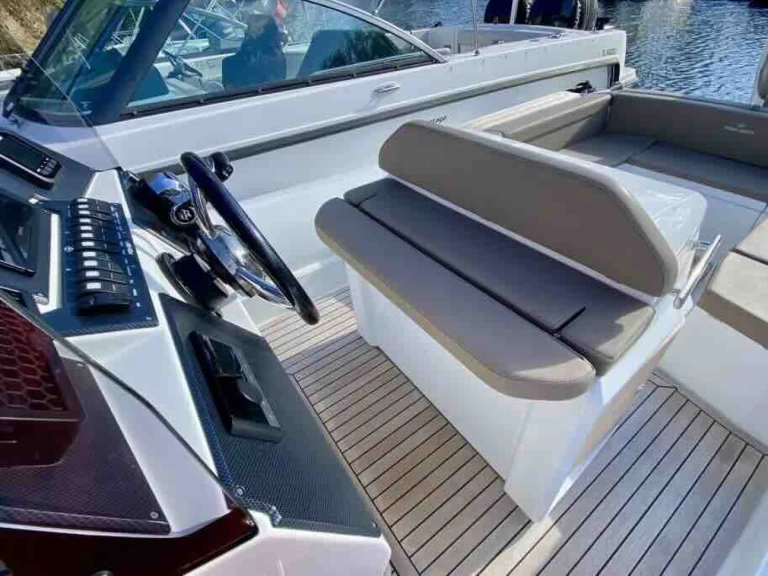 Yacht charter Palermo - Renier Renier R8 Tourer on SamBoat