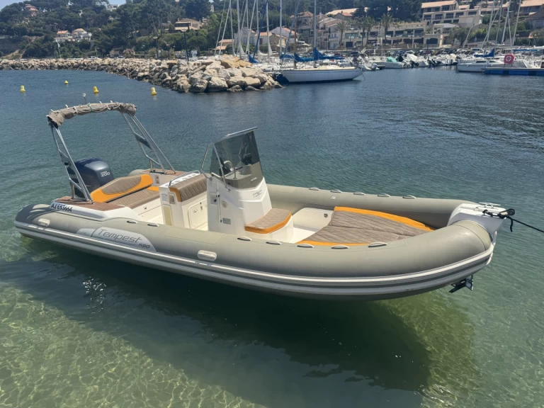 Hire RIB Capelli with a boat licence