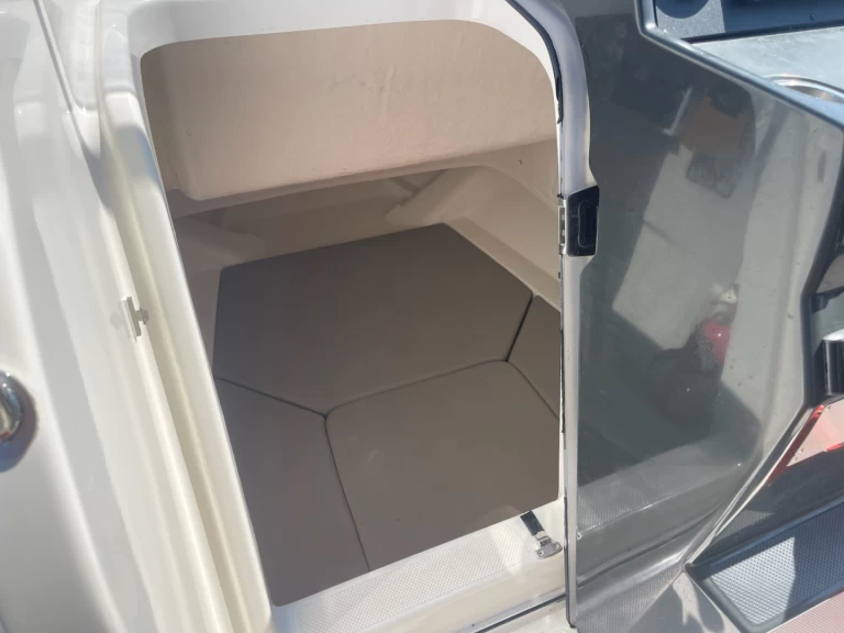 Hire Motorboat Quicksilver with a boat licence