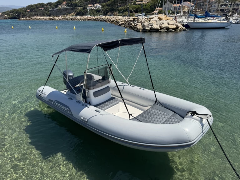 Hire a Capelli Tempest 505 Easy La Madrague